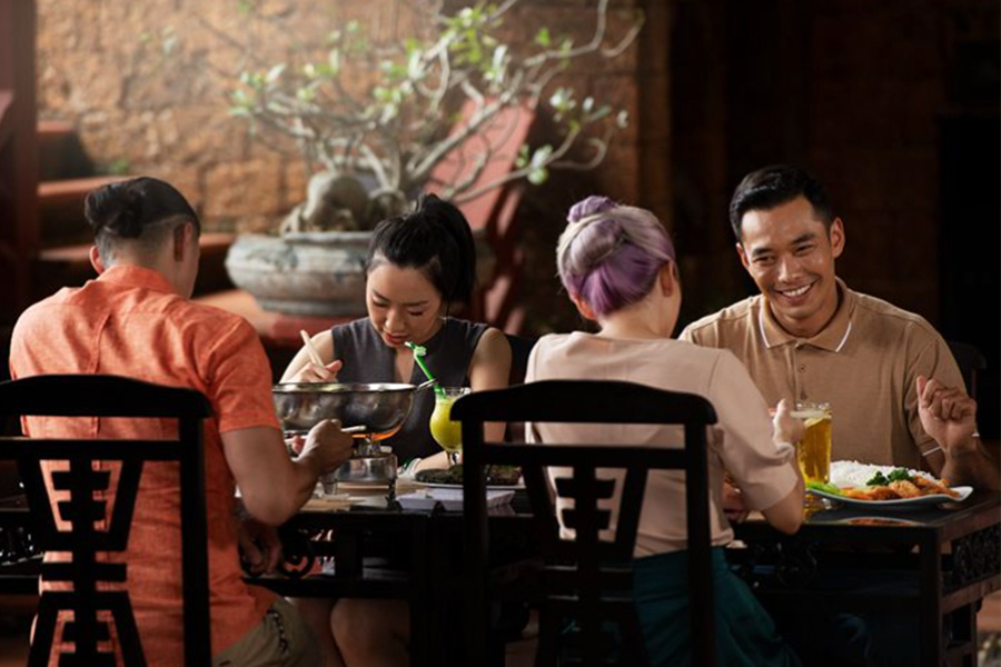 Are Reservations Necessary at Halal Cafes in Orchard